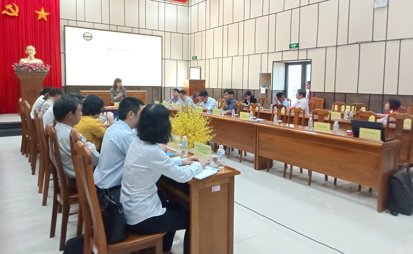 Cục Thống kê tỉnh Bình Định công bố số liệu thống kê kinh tế - xã hội tỉnh 6 tháng với báo giới.
